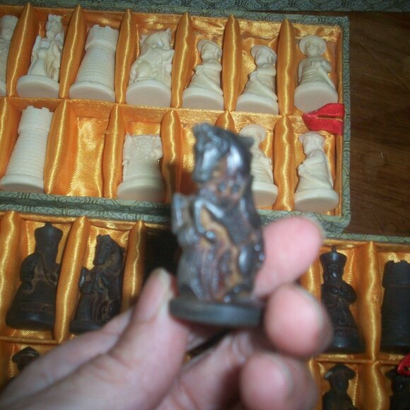 Vintage Boxed Chinese Carved Chess Set Fabric Lined 2 Tier Box w/ Matching Board - Picture 12 of 15